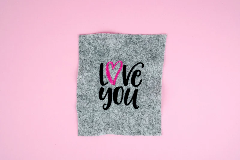 Stickdatei Schriftzug "Love you" – 86,2 × 96,2 mm