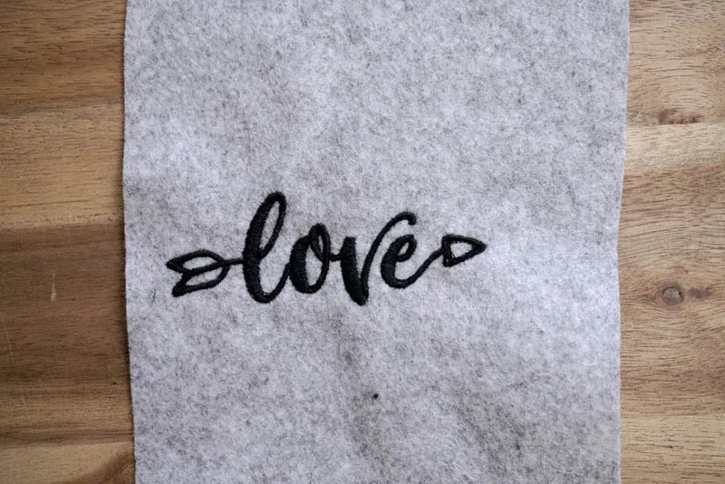 Stickdatei Schriftzug "love" – 98,4 × 35,8 mm
