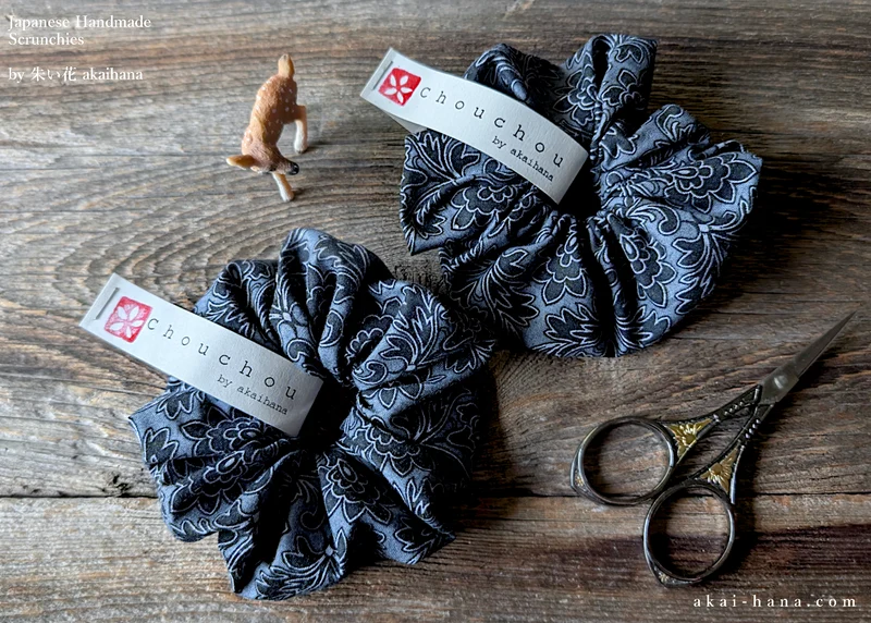 Japanese Handmade Scrunchies, Gray Damask Floral, scaf0007