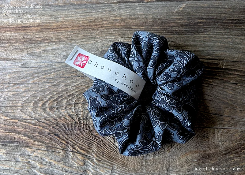Japanese Handmade Scrunchies, Gray Damask Floral, scaf0007