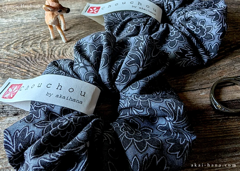 Japanese Handmade Scrunchies, Gray Damask Floral, scaf0007
