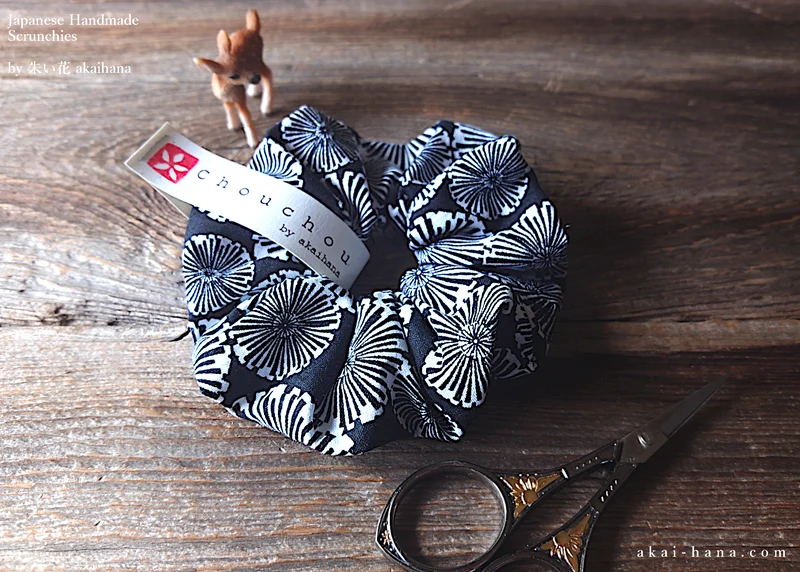 Japanese Handmade Scrunchies, Monotone Floral ⦿scaf0005