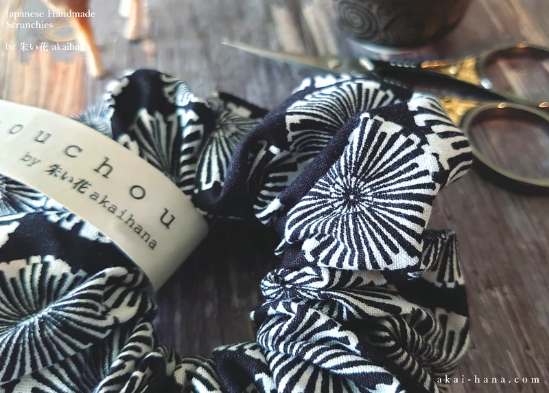 Japanese Handmade Scrunchies, Monotone Floral ⦿scaf0005