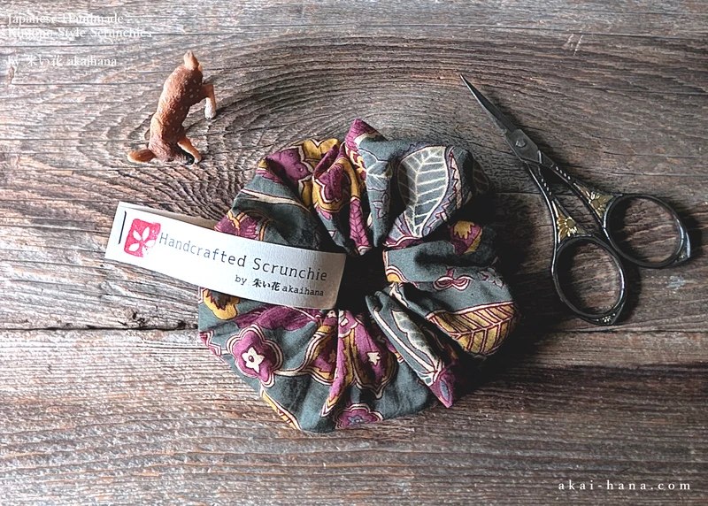 Japanese Handmade Scrunchies, Grayish Floral ⦿scjf0114