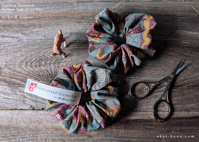Japanese Handmade Scrunchies, Grayish Floral ⦿scjf0114