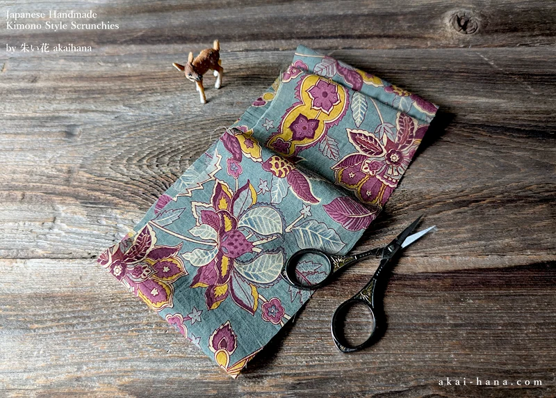 Japanese Handmade Scrunchies, Grayish Floral ⦿scjf0114