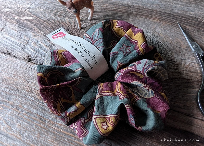 Japanese Handmade Scrunchies, Grayish Floral ⦿scjf0114