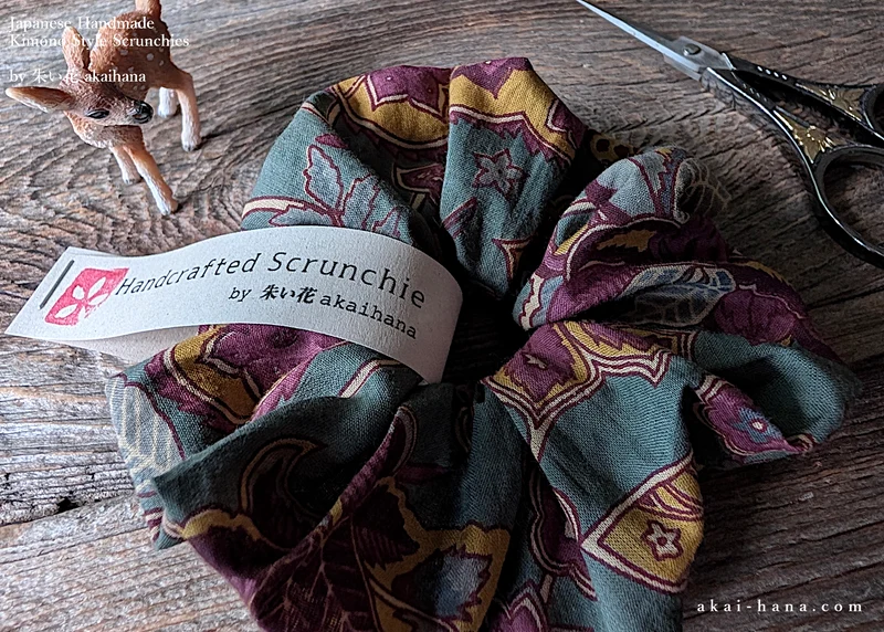 Japanese Handmade Scrunchies, Grayish Floral ⦿scjf0114
