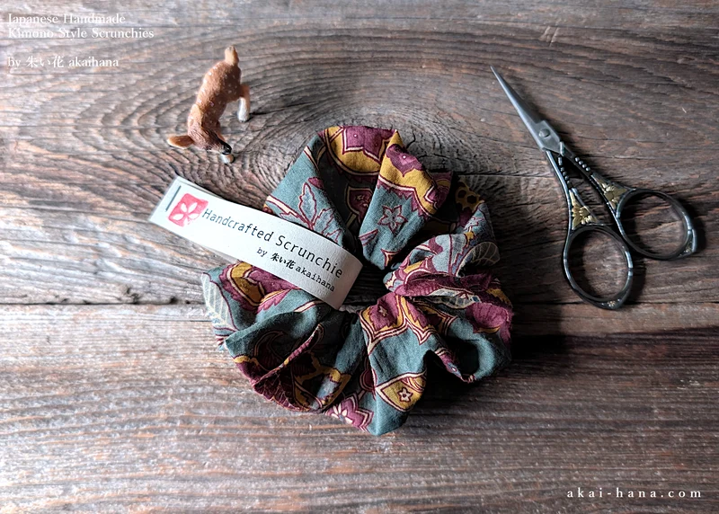 Japanese Handmade Scrunchies, Grayish Floral ⦿scjf0114