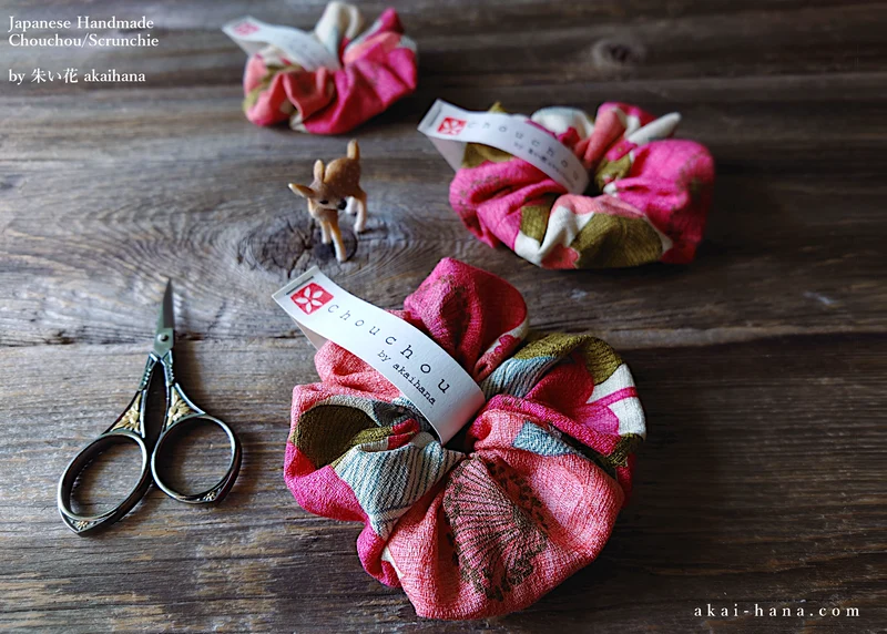 Japanese Handmade Scrunchies, Retro Floral ⦿scjf0018