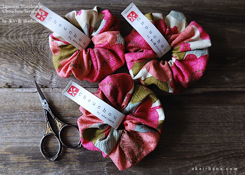 Japanese Handmade Scrunchies, Retro Floral ⦿scjf0018