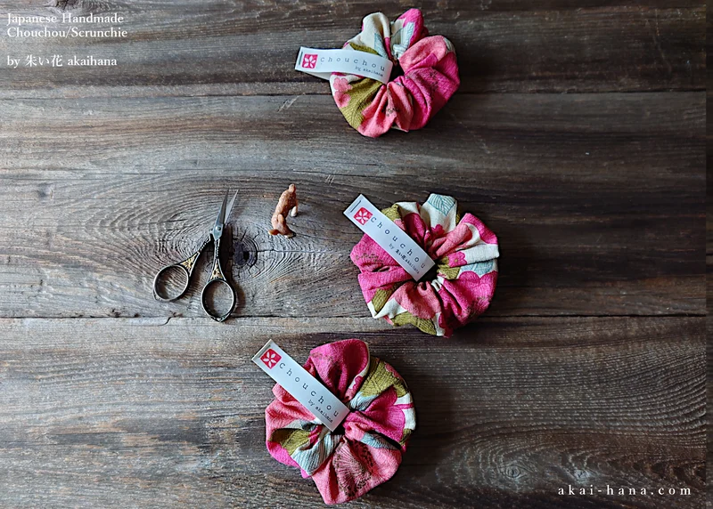 Japanese Handmade Scrunchies, Retro Floral ⦿scjf0018