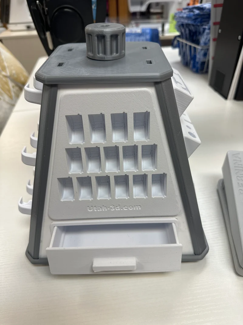 Large accessory spinner in grey OS