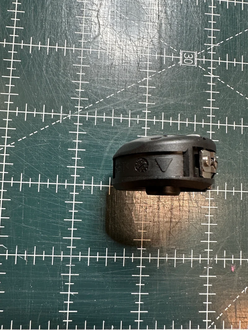 Bernina bobbin case fits 790 770 765 740 735 720 590 570 535 480 475 435 990 FW