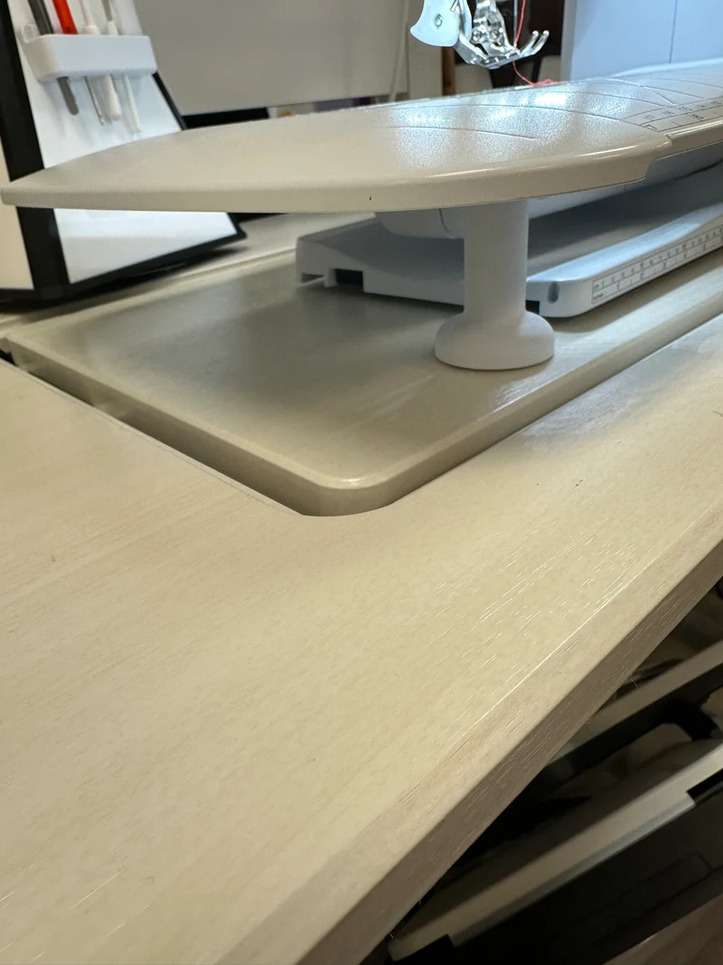 .7 series slide on tray leg support B24