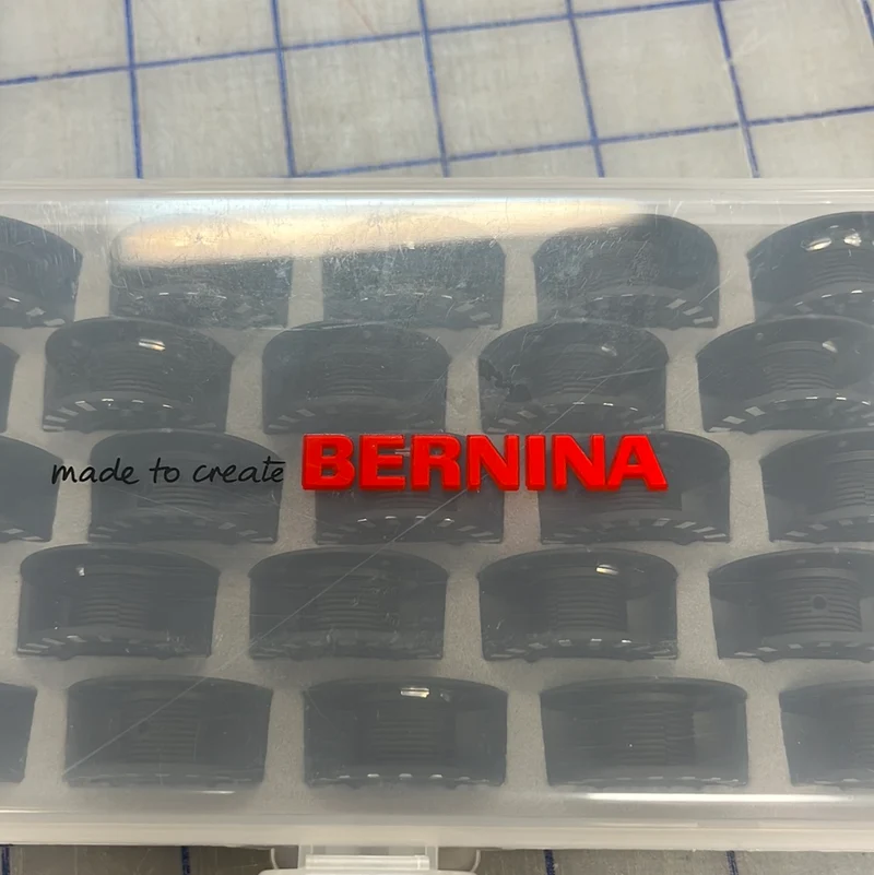 7 series bobbins 25 in foam case also fits 4 & 5 & 990 series B19