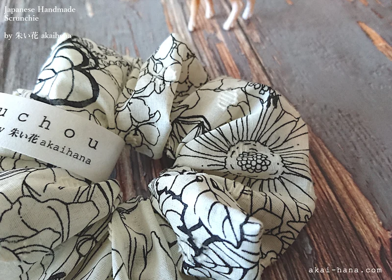 Japanese Handmade Chouchou/Scrunchies, Line Drawing Floral, Black x Ivory, scjf0050