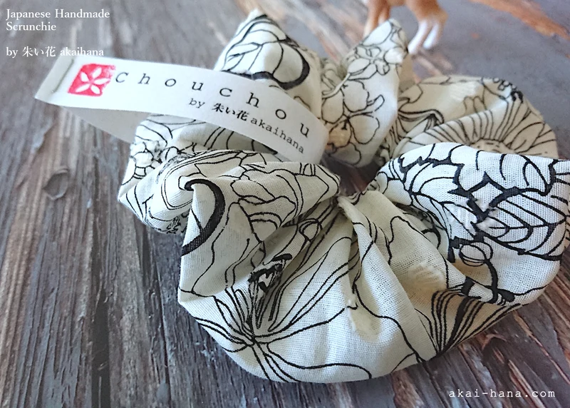 Japanese Handmade Chouchou/Scrunchies, Line Drawing Floral, Black x Ivory, scjf0050