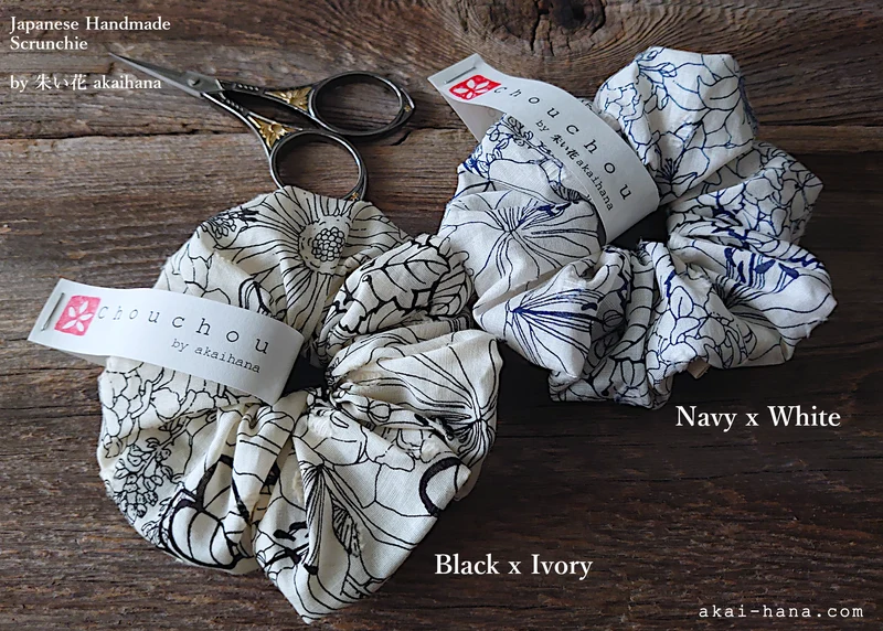 Japanese Handmade Scrunchies, Line Drawing Floral, Navy x White, scjf0051