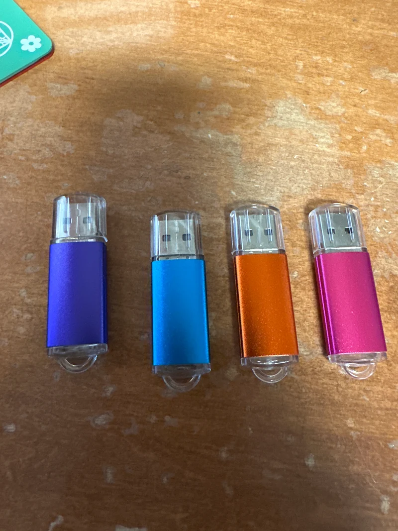 USB drive small capacity for embroidery sewing machines 4GB formatted to FAT32 random colors B99