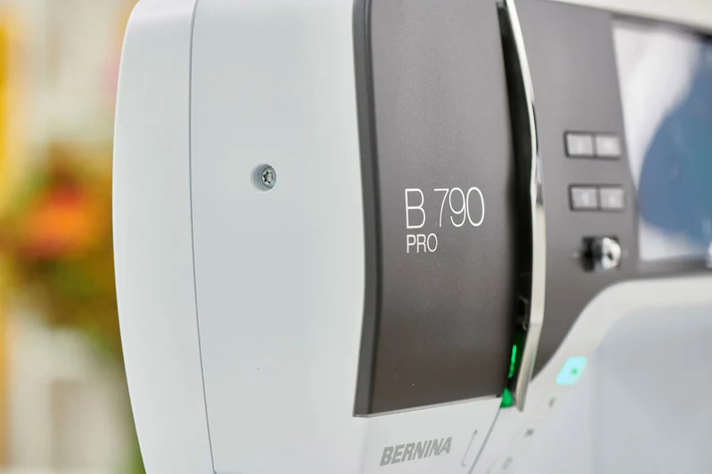 BERNINA 790 PRO mit SDT-Stickmodul