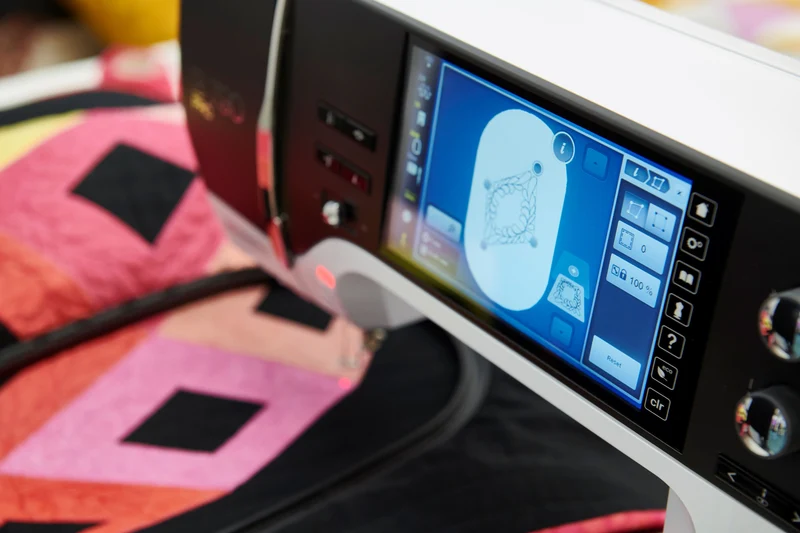 BERNINA 790 PRO mit SDT-Stickmodul