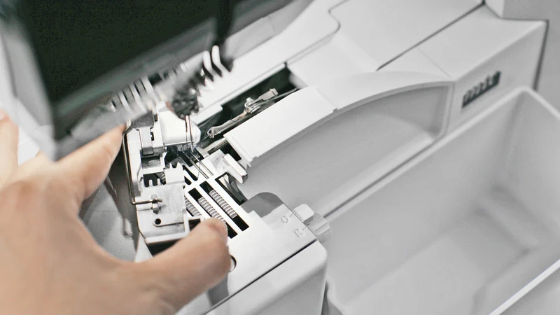 BERNINA Overlock / Coverlock L 890