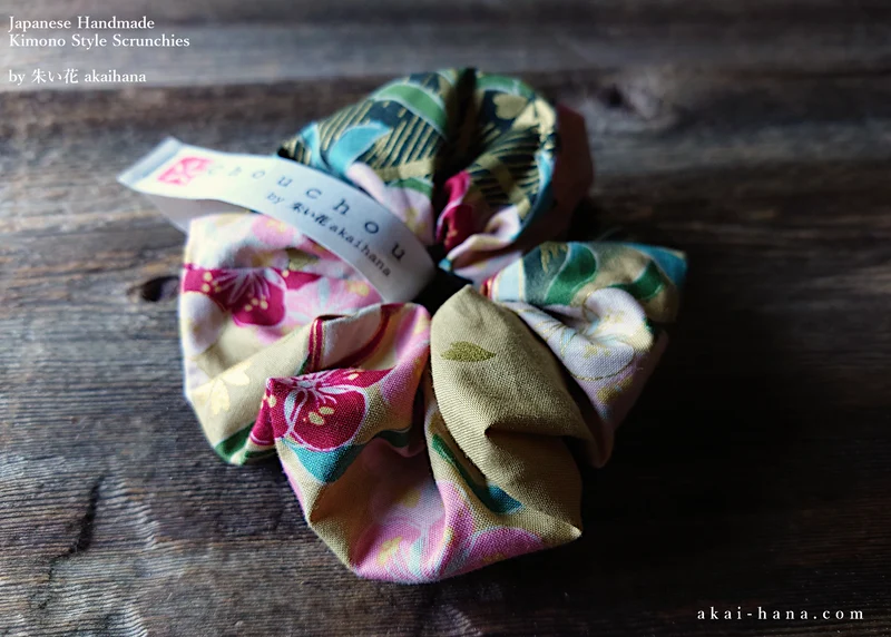 Japanese Handmade Kimono Style Chouchou/Scrunchies, Beige and Pink Floral ⦿scjf0015