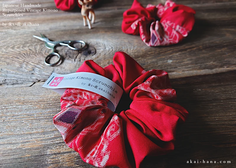 Vintage Kimono Scrunchies, Red Kasuri, Japanese Handmade ⦿scvk0016