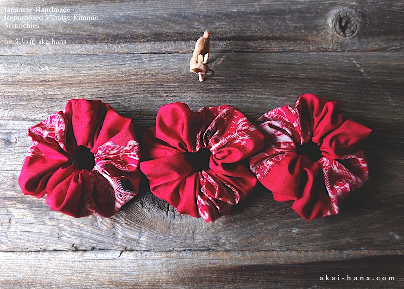 Vintage Kimono Scrunchies, Red Kasuri, Japanese Handmade ⦿scvk0016