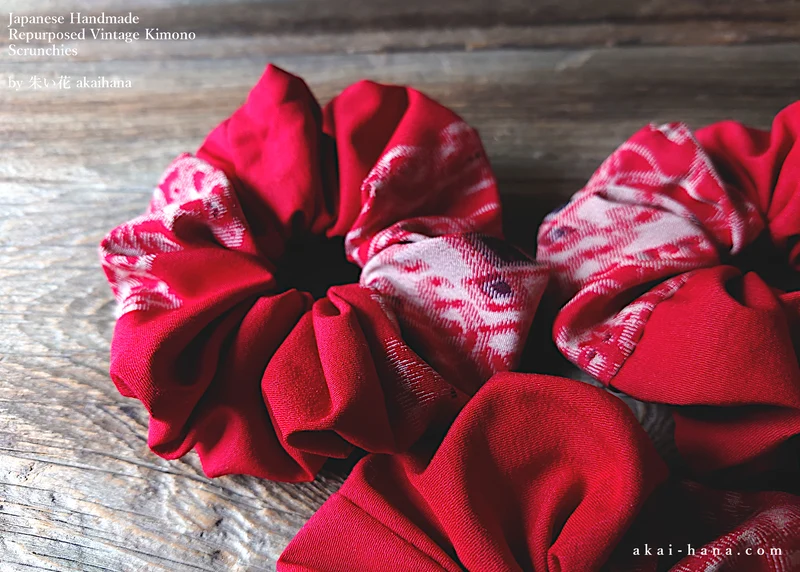 Vintage Kimono Scrunchies, Red Kasuri, Japanese Handmade ⦿scvk0016