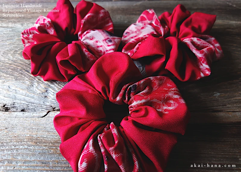 Vintage Kimono Scrunchies, Red Kasuri, Japanese Handmade ⦿scvk0016