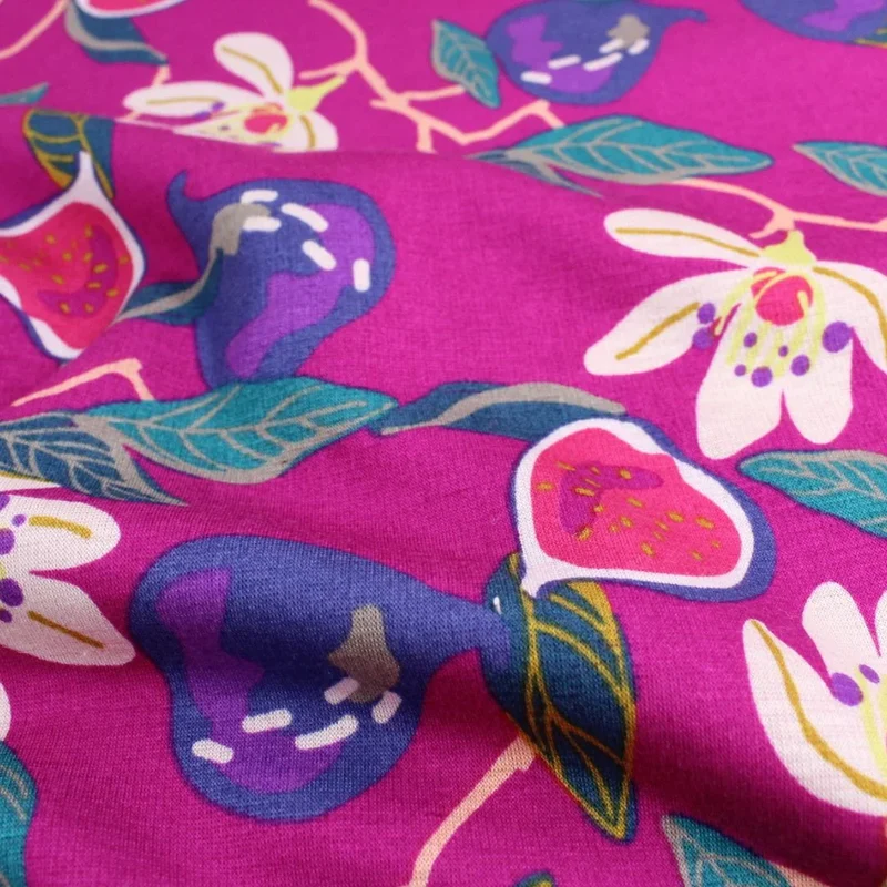 Kuschelsweat Stoff – Feigen und Blumen | Lila