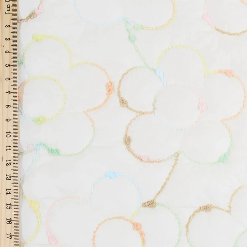 Steppstoff Jackenstoff gestickte Blumen | Ecru