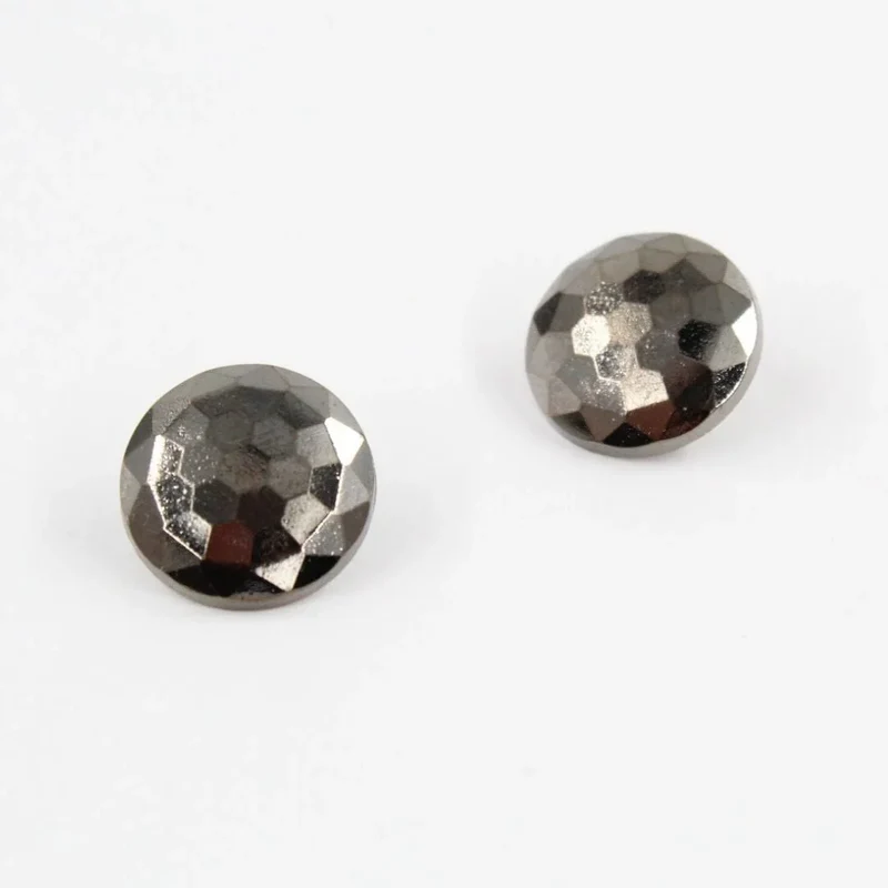 Facettierter Kunststoffknopf | 20 mm