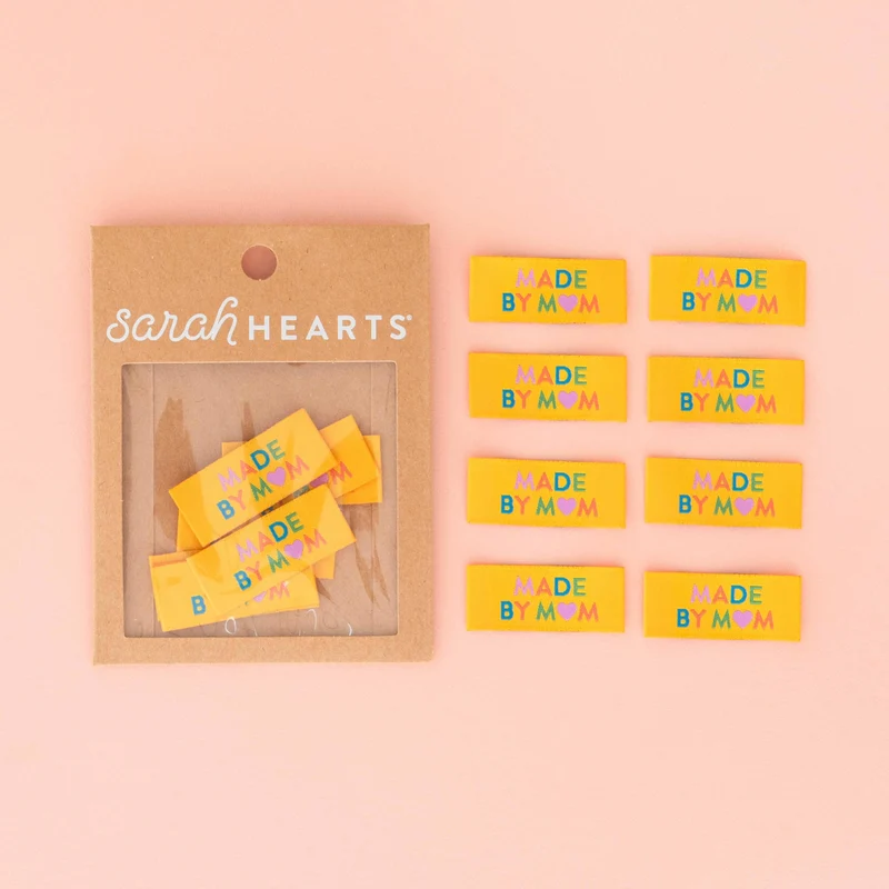 „Made by Mom“ – gewebte Kleideretiketten von Sarah Hearts
