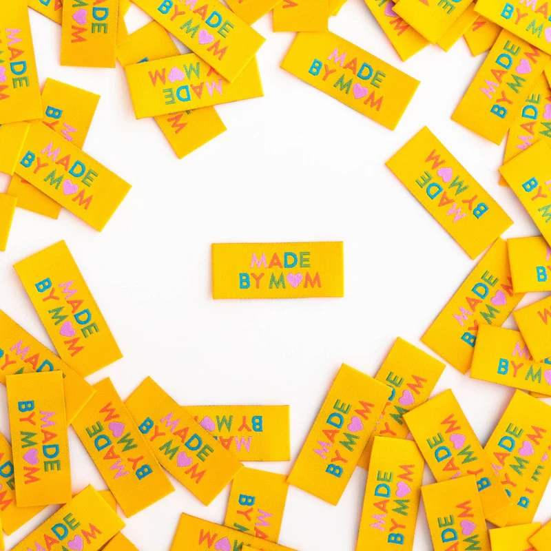„Made by Mom“ – gewebte Kleideretiketten von Sarah Hearts