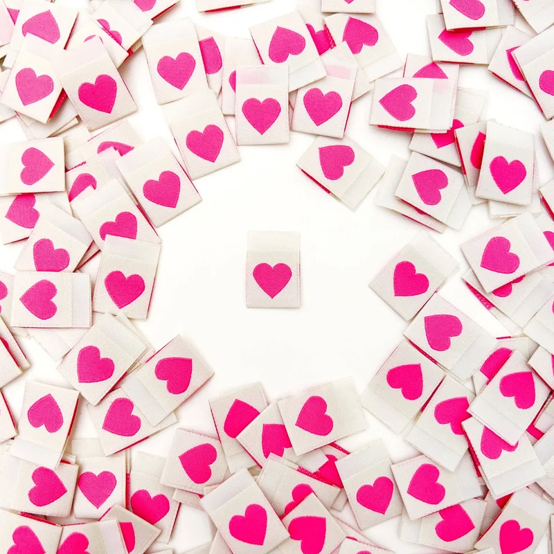 Pinkfarbene Herz-Webetiketten – gewebte Labels von Sarah Hearts