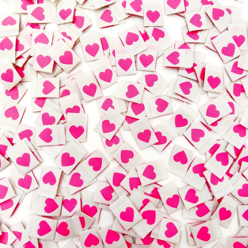 Pinkfarbene Herz-Webetiketten – gewebte Labels von Sarah Hearts