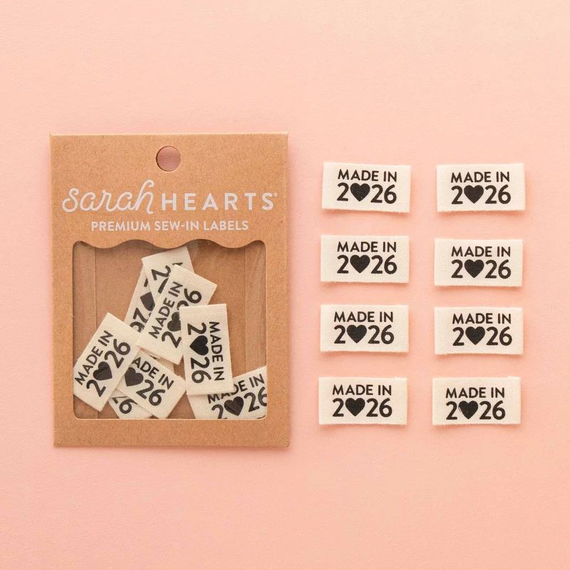 Made in 2026 – Endfaltenetiketten aus Bio-Baumwolle von Sarah Hearts