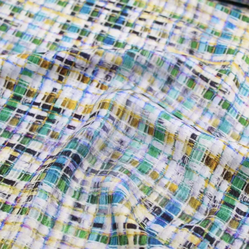 Viskosestoff mit geometrischem Muster