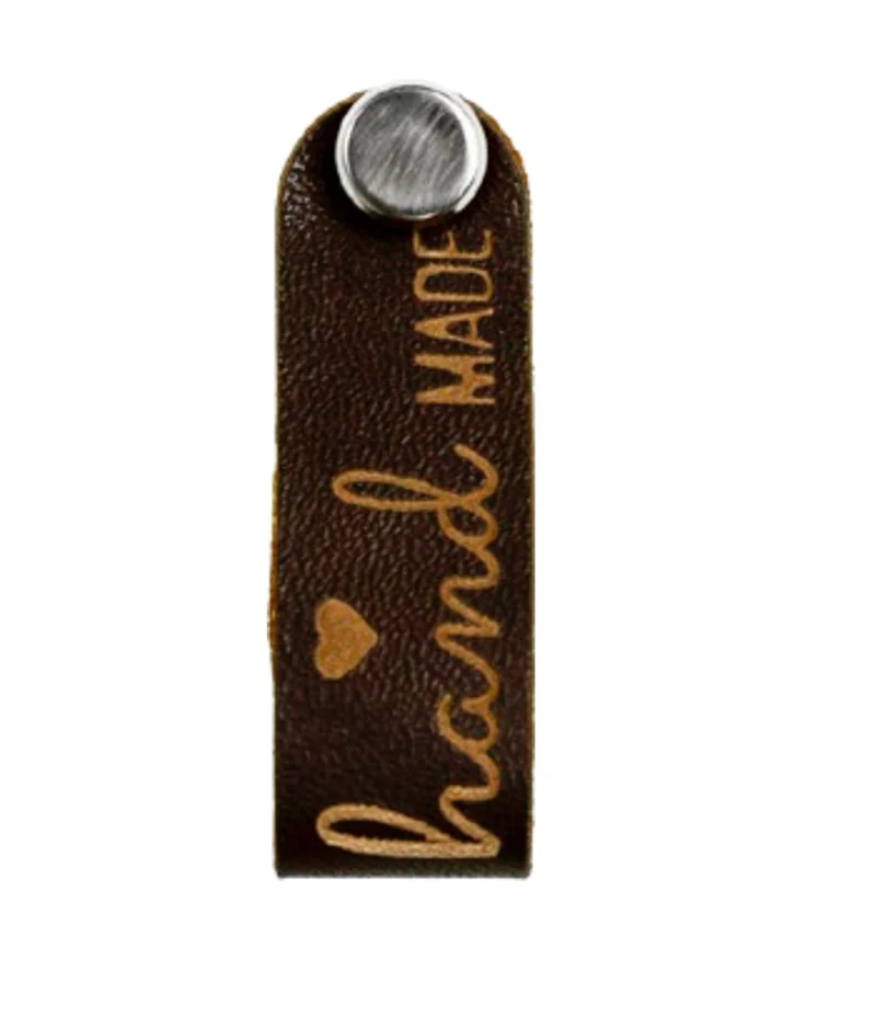 Knick-Label mit Schraube aus Lederimitat Handmade braun