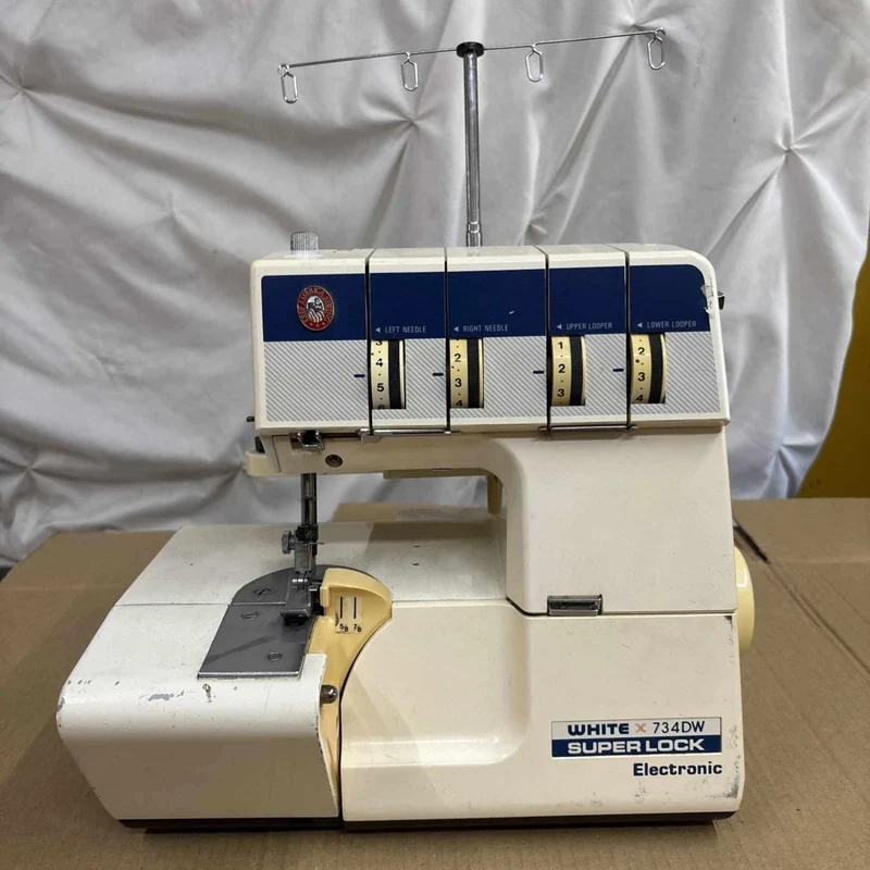 Pre-Owned Vintage White Superlock Serg