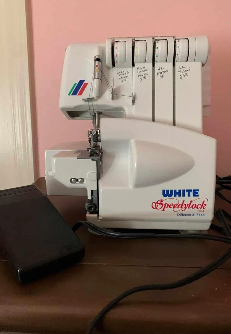 Pre-Owned Vintage White SpeedyLock Serger 1634