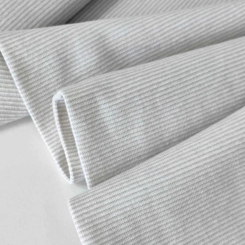 Fein geringeltes Bündchen – elastische Schlauchware