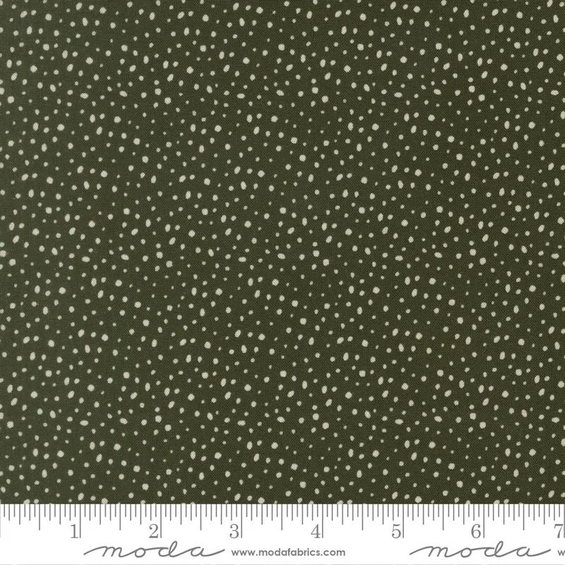 Moda, Kileys Quilt Room, Gingerbread Lane, Flurry Dots, Pine Green