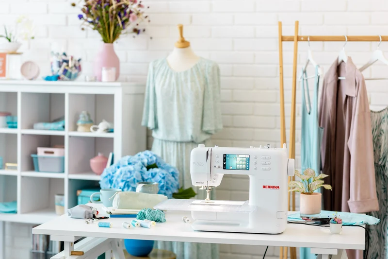 Bernina 325 (Gen2) Sewing Machine